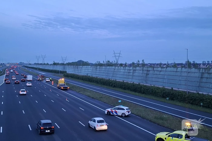 Brand in voertuig op snelweg