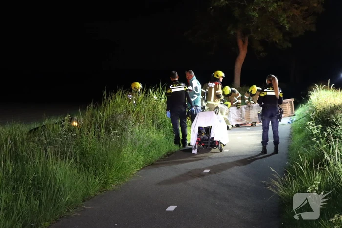 Auto belandt in sloot na ongeval