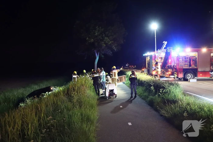 Auto belandt in sloot na ongeval