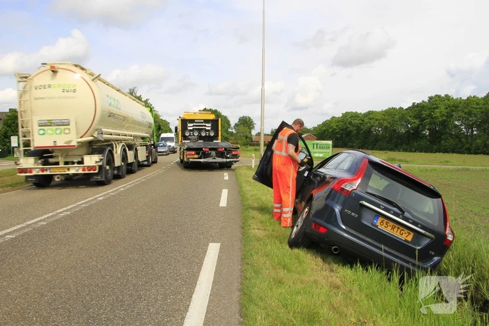 Bestuurder raakt van de weg na black-out