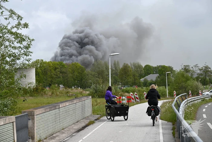 Brand in loods leidt tot opschaling van hulpverlening