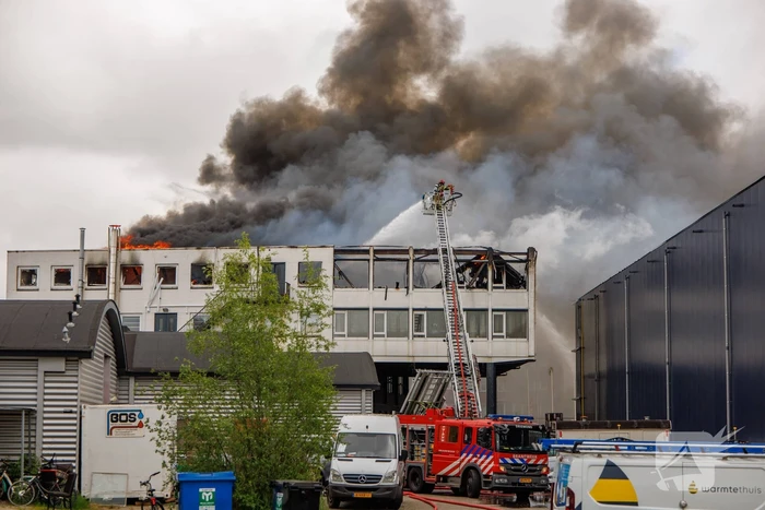Grote brand in bedrijfspand