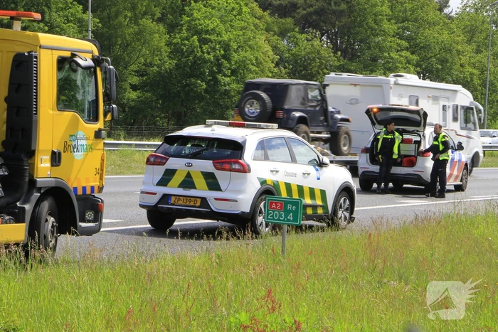 Douaneauto botst op andere wagen
