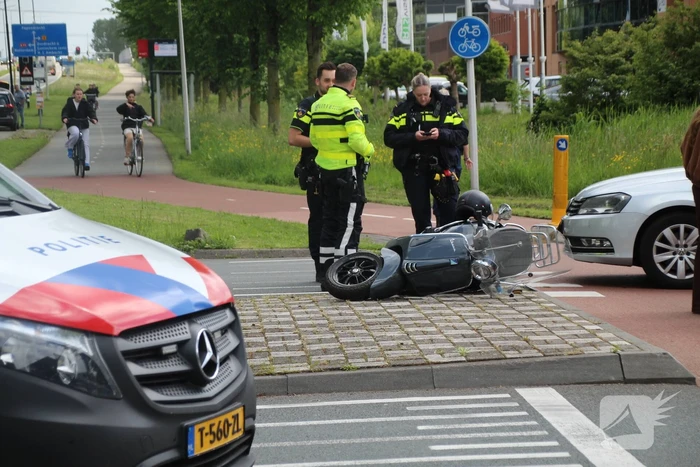 Scooterrijder gewond na aanrijding met automobilist
