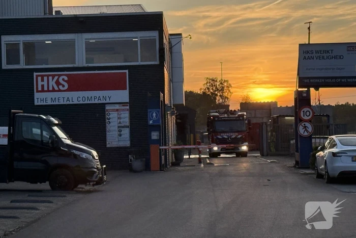 Brand in loods van metaalbedrijf
