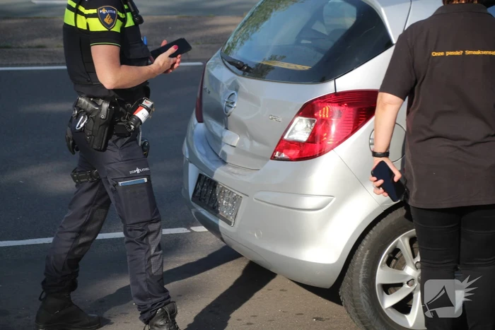 Aanrijding tussen vrachtwagen en auto