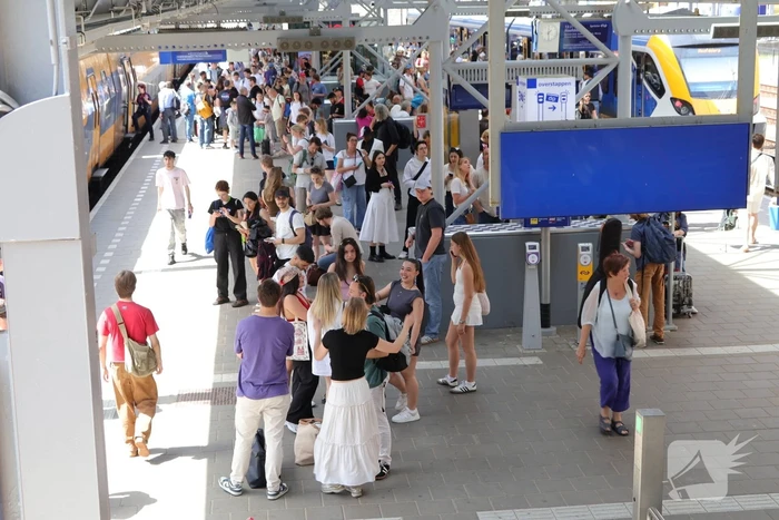Wachtende reizigers door verstoring treinverkeer