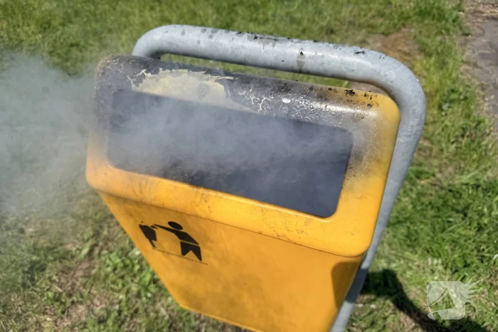 Buitenbrand ontstaan door prullenbakbrand