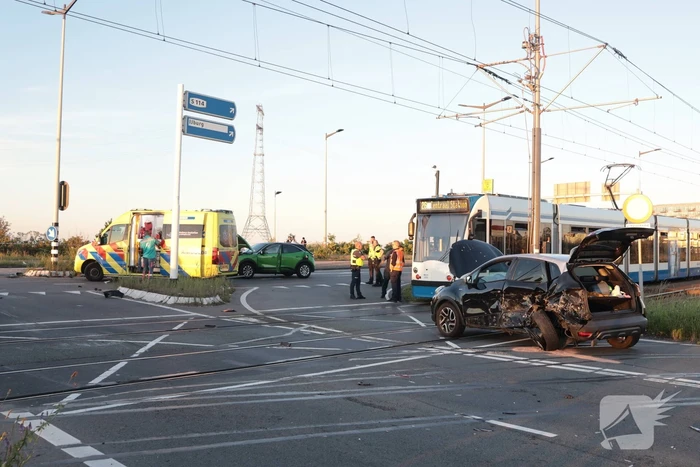 Drie auto's betrokken bij aanrijding met letsel