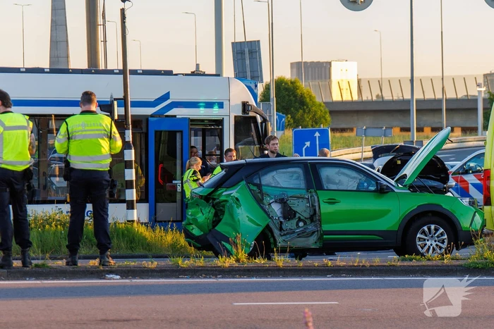 Drie auto's betrokken bij aanrijding met letsel