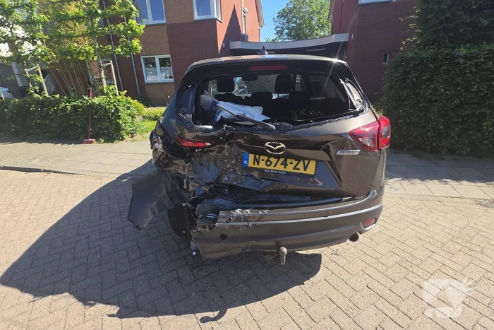 Bestuurder raakt onwel en veroorzaakt ongeval met meerdere total loss auto's