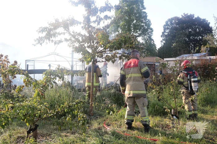 Buitenbrand verwoest huisje op recreatiepark