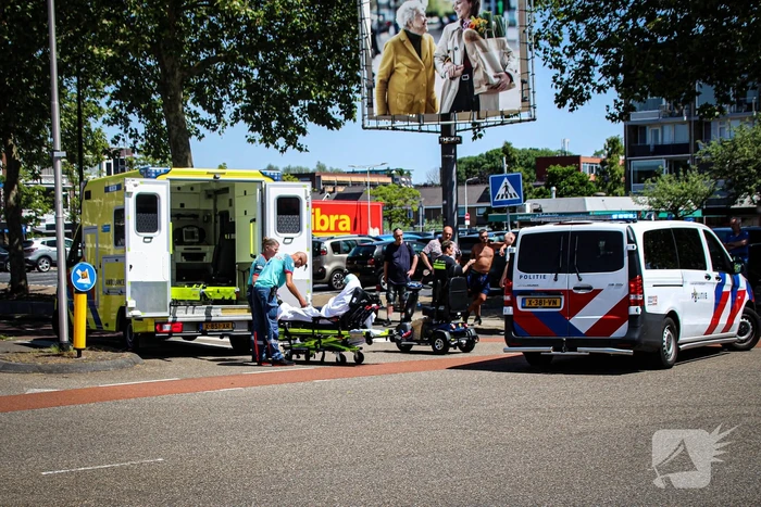 Oude man gewond bij ongeval met scootmobiel