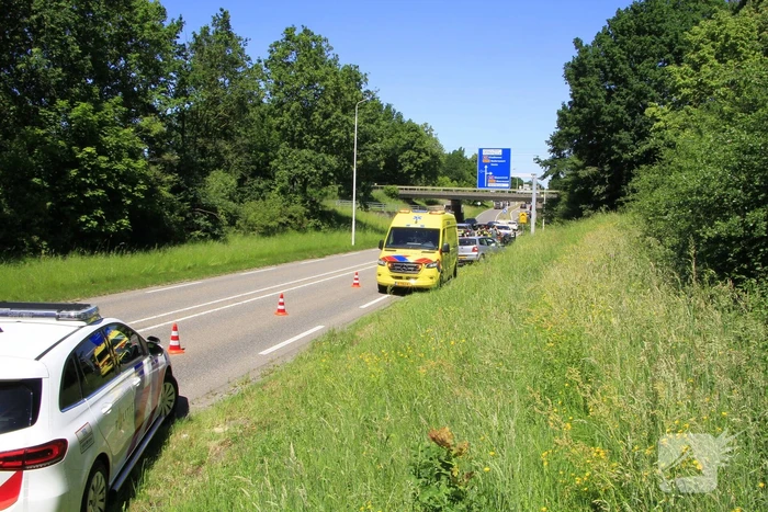 Aanrijding tussen voertuigen leidt tot lichte verkeershinder