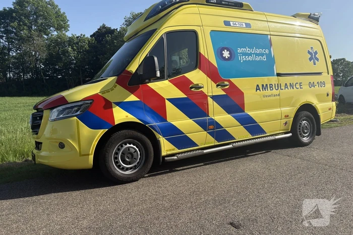 Botsing tussen twee auto's leidt tot ambulance-inzet