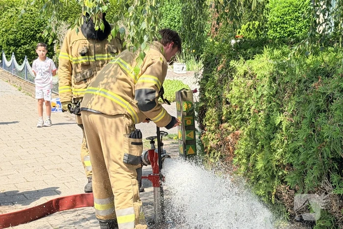 Buitenbrand ontstaat tijdens onkruidbranden