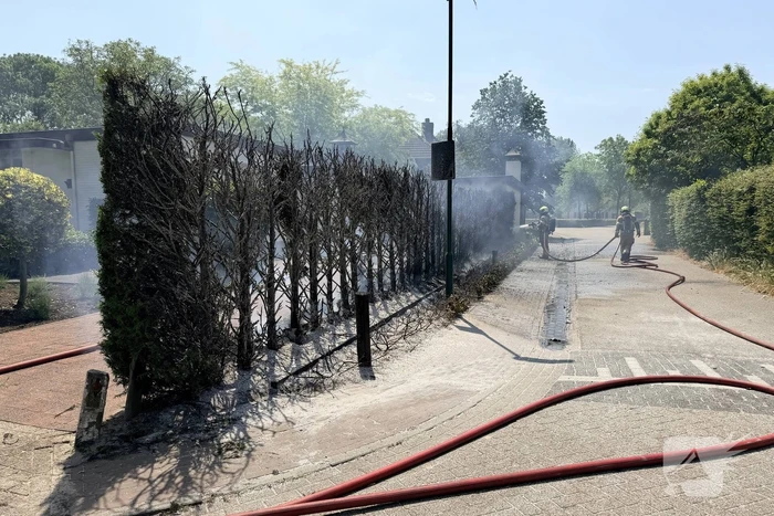 Buitenbrand ontstaat tijdens onkruidbranden