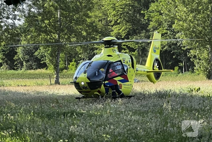 Fietser zwaargewond bij aanrijding met tractor