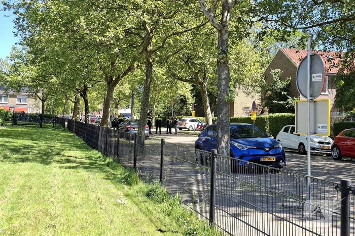 Persoon op dak zorgt voor grote inzet van hulpdiensten