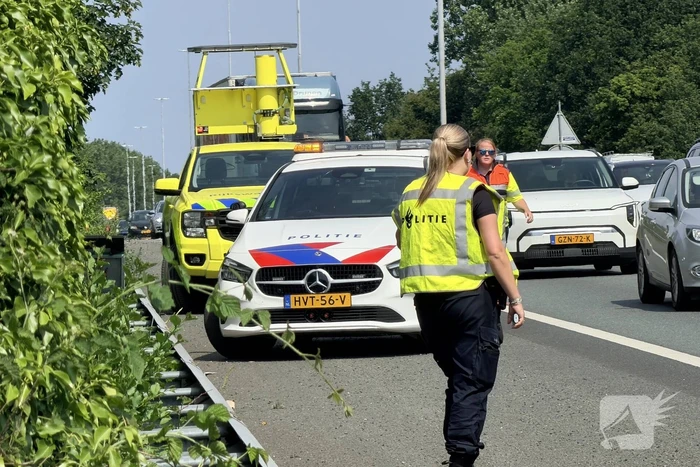 Kettingbotsing op snelweg leidt tot gewonde motorrijder