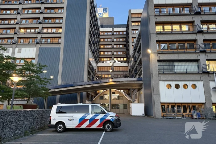 Zwaargewonde na mishandeling voor station Leiden Centraal