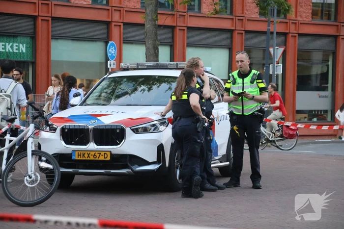 Zwaargewonde na mishandeling voor station Leiden Centraal