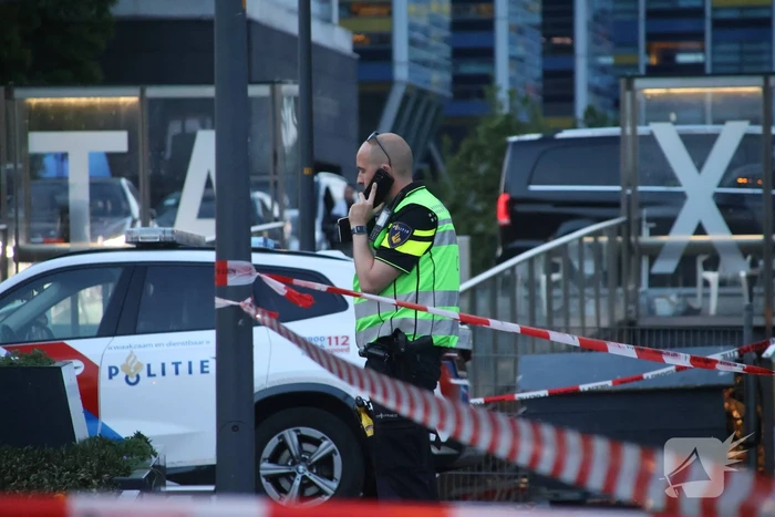 Zwaargewonde na mishandeling voor station Leiden Centraal