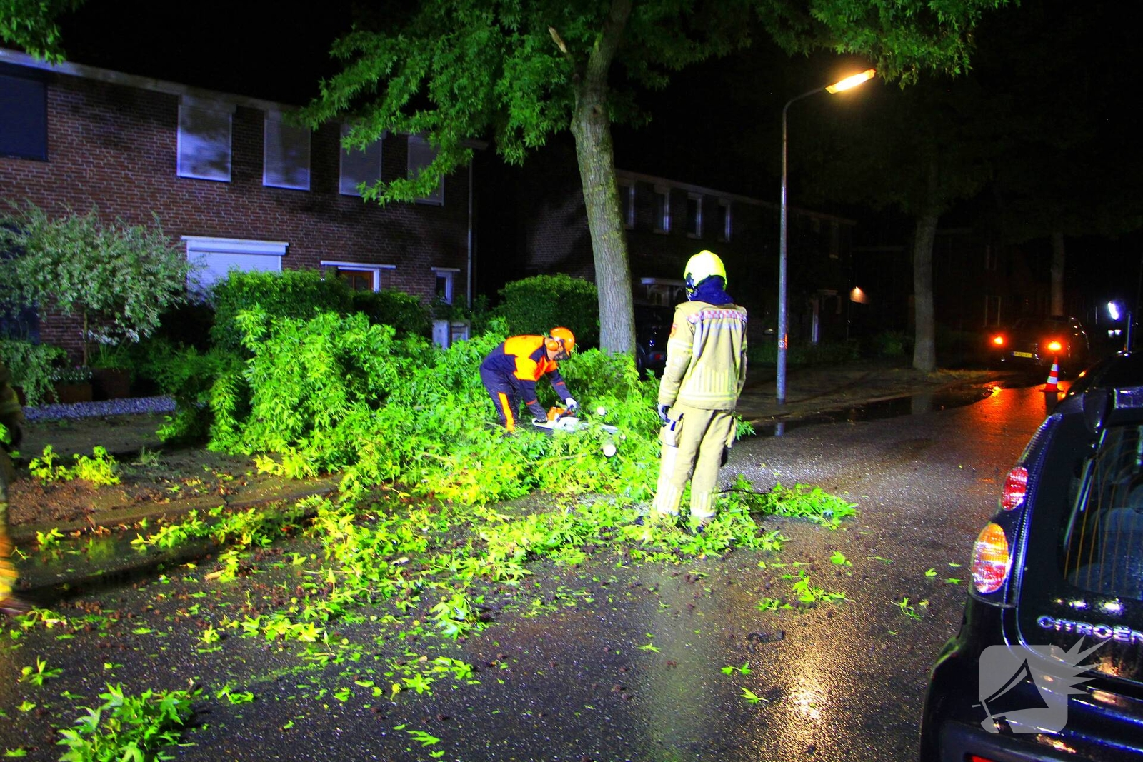 Zware onweersbuien veroorzaken schade en blokkade