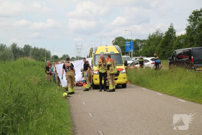 Bestelbusje komt te water, bestuurder gereanimeerd