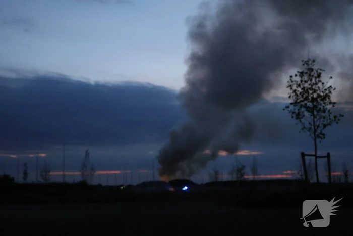 Brand in houtstapel zorgt voor inzet van brandweer
