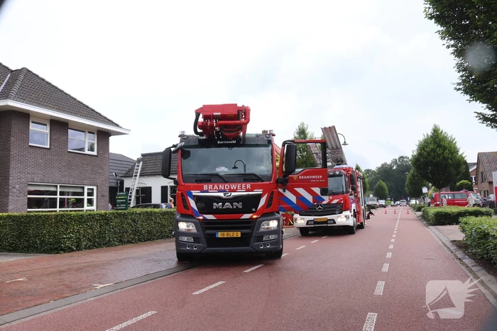 Brand op dak van woning