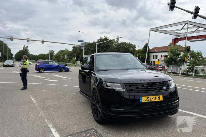 Botsing tussen twee auto's in Aarle-Rixtel
