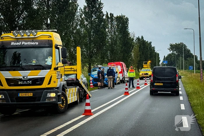 Ongeval met meerdere voertuigen op drukke weg