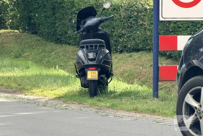 Scooter botst op fietser op fietspad