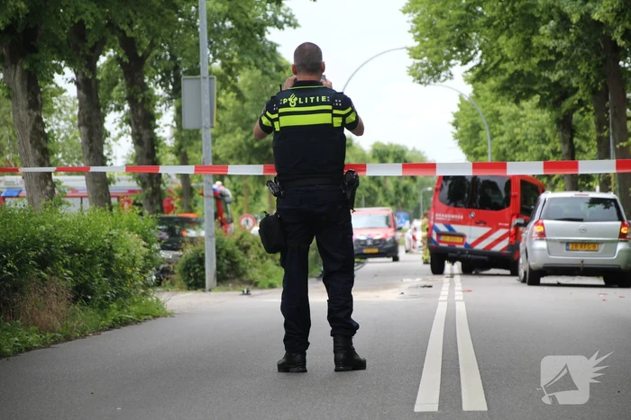 Zware aanrijding met brandweerbusje leidt tot meerdere gewonden