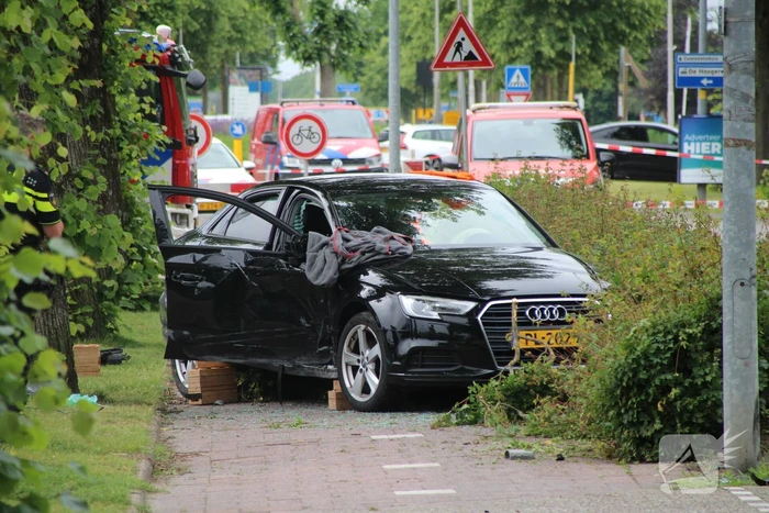 Zware aanrijding met brandweerbusje leidt tot meerdere gewonden