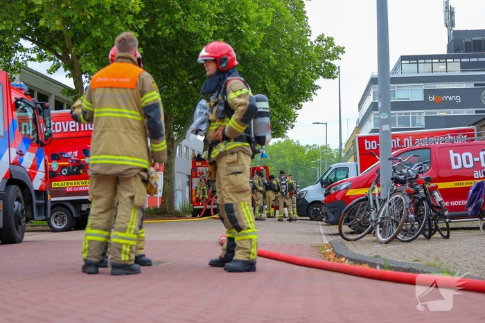 Brand in bijgebouw veroorzaakt rookontwikkeling