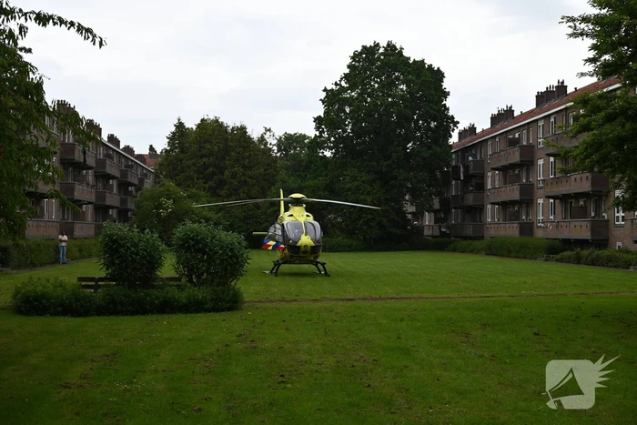Traumahelikopter landt tussen flats door medisch incident