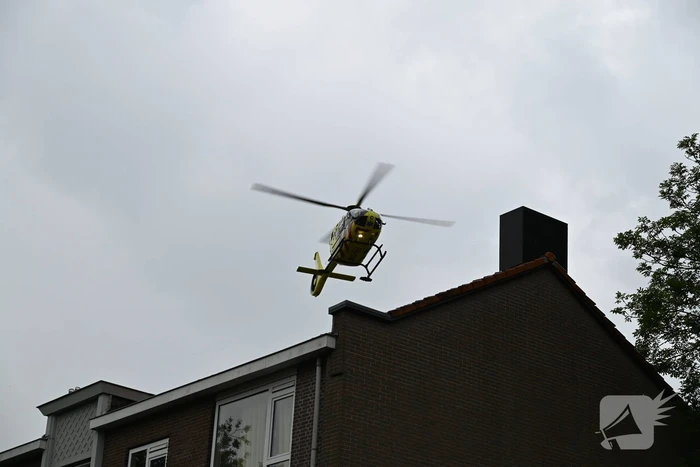 Traumahelikopter landt tussen flats door medisch incident