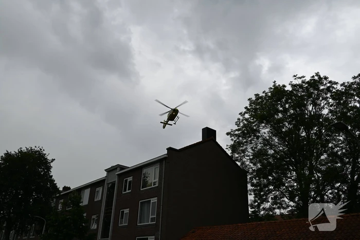 Traumahelikopter landt tussen flats door medisch incident