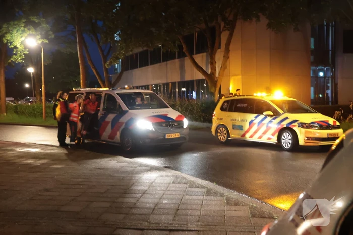 Hulpdiensten zoeken naar persoon te water