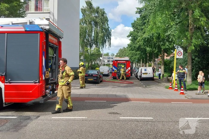 Brand in portiekwoning zorgt voor snelle inzet brandweer
