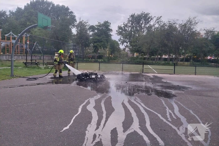 Scooter volledig verwoest door brand