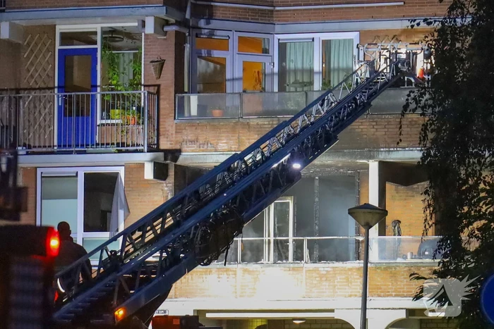 Brand in appartement leidt tot ontruiming van flatgebouw