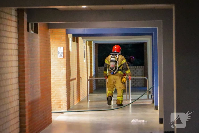 Brand in appartement leidt tot ontruiming van flatgebouw