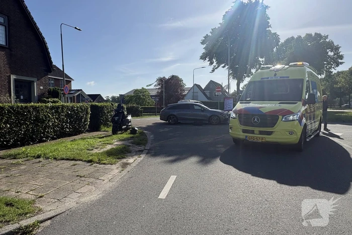Scooterrijder betrokken bij aanrijding met auto
