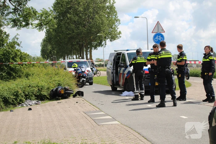 Zwaar ongeval met gewonden na aanrijding tussen scooter en auto