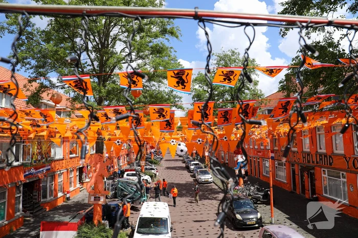 Bekende oranjestraat bijna klaar voor WK-voetbal