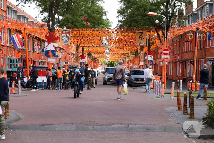 Bekende oranjestraat bijna klaar voor WK-voetbal