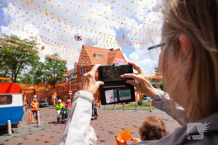 Bekende oranjestraat bijna klaar voor WK-voetbal